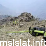 فيديو سقوط شخصين من منحدر جبلي بالطائف